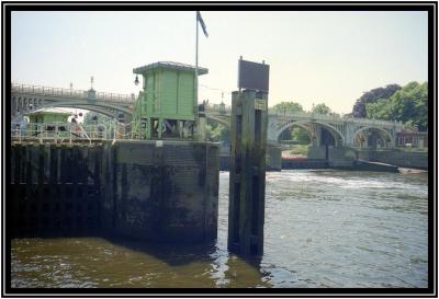 u18/seebee/medium/20466848.2001_06_25_003_Richmond_Lock.jpg