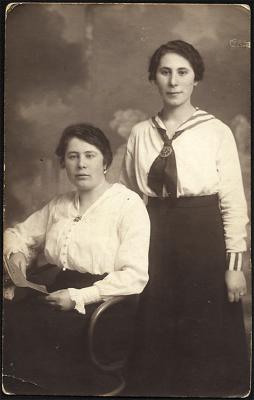 1917 - Klara and Elsa Wald