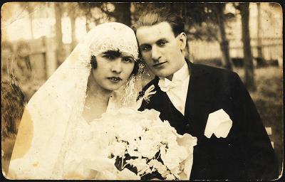 1928 - Zelda and Aharon - on their wedding day