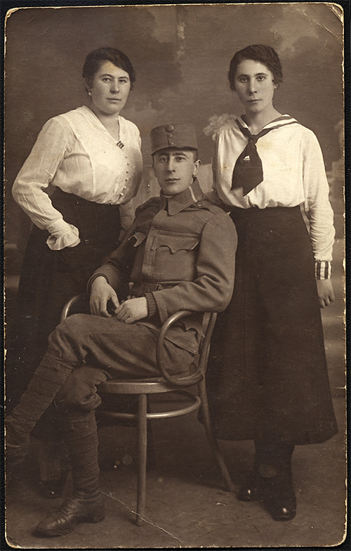 1917 - Elsa, Klara and Mendel Wald