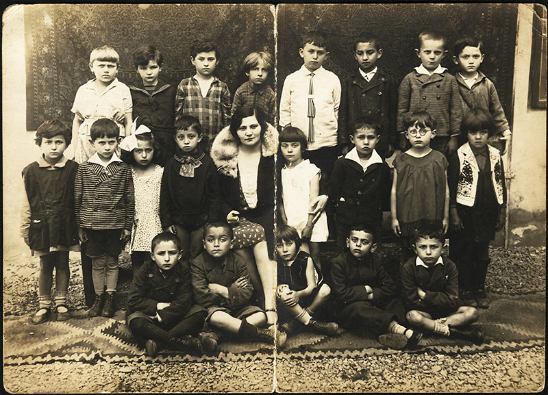 1930 - Herbert Bernthal with his class