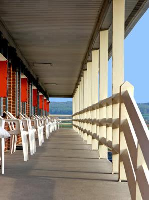 Second-Floor Lookout