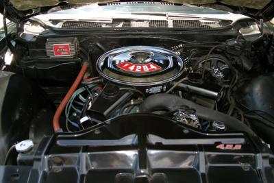 1968 Pontiac 428 V-8 engine