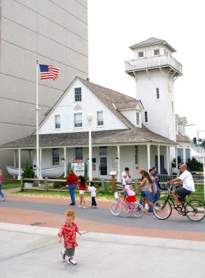 u18/thecameraguy/medium/43130270.CoastGuardStation1.jpg