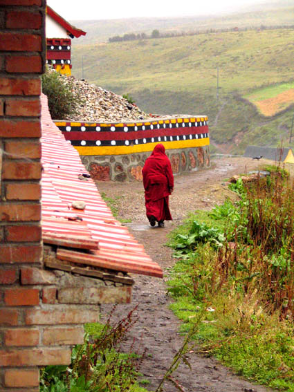 Lone monk in Langmusi