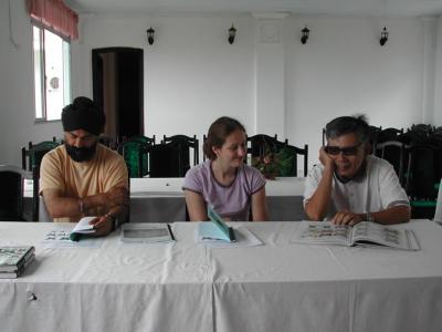 u18/vulien/medium/33032178.Team3.04RajinderJustineandAnh.jpg