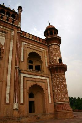 The right pillar, Safdarjung Tomb, Delhi
