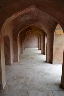 Sunlight ad arches, Safdarjung Tomb, Delhi