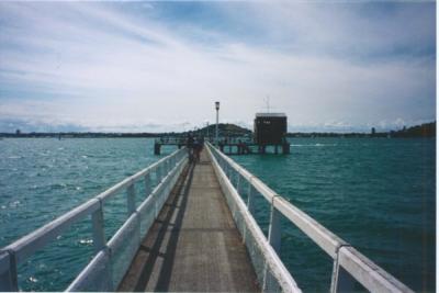 Auckland Harbourfront Causeway.jpg