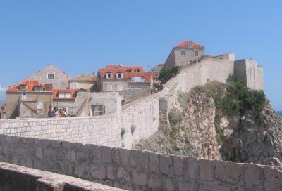 Muren rundt gamle Dubrovnik er fantastisk.jpg