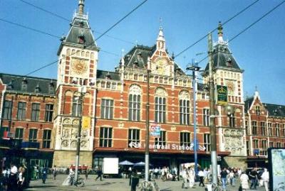 Arrived from Haarlem here at the Central Station in Amsterdam for a day excursion.