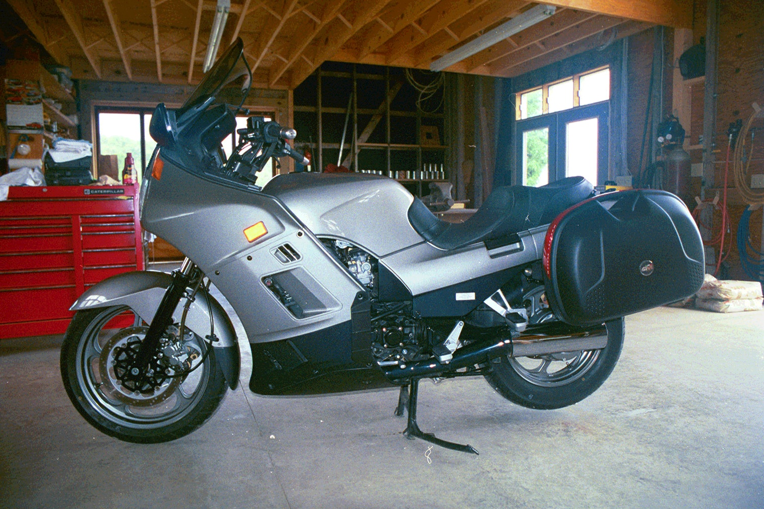 GIVI BAG MOUNT.jpg