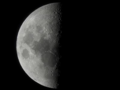 this is the moon with the little Lidl refractor (70mm, 700mm = f10)