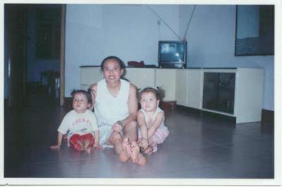 1 Auntie with toddlers at Hengyang Social Welfare Institute.jpg