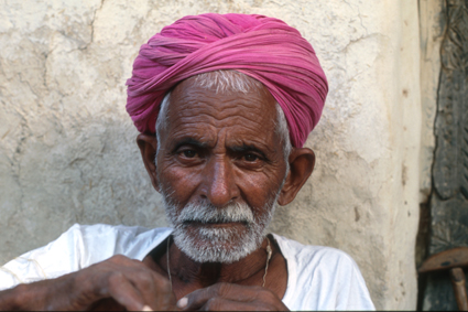 peopleBasi1112_man.jpg
