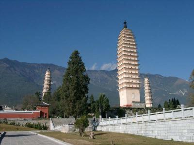 Side View of The Three Pagodas 2崇聖寺三塔