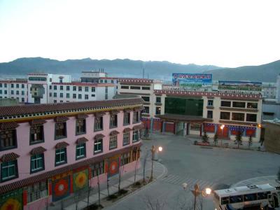 Dawn of Zhongdian Downtown 1中甸市區的清晨