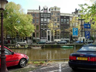 A typical scene of canal houses along the Singel.