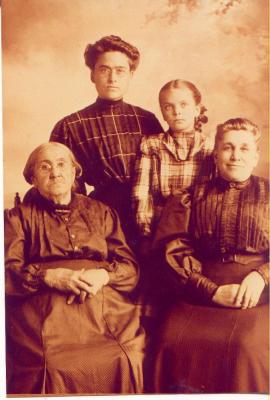 (L) Elizabeth Hill Edgar (R) Charlotte Ann Edgar Ruthroff (M) 2 of Charlotte Ann's daughters
this photo courtesy of Tamara Billingsley