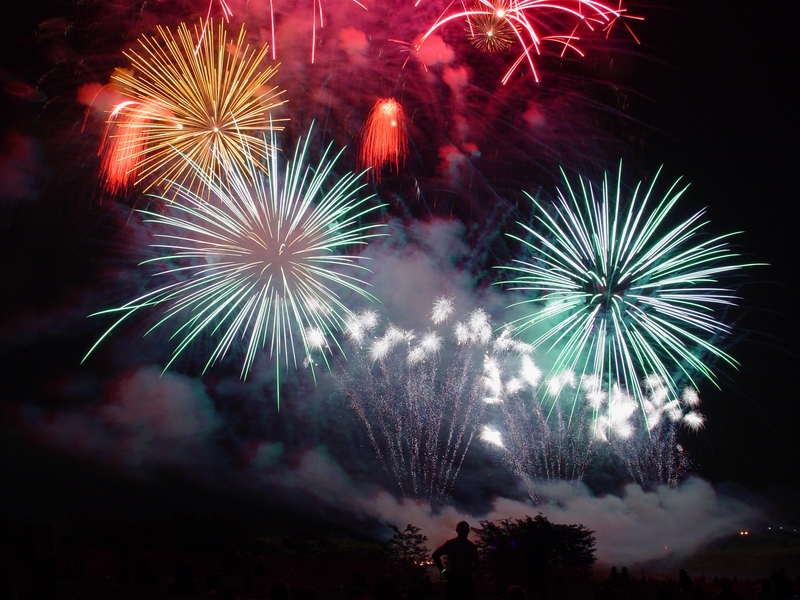 <B>Watching The Show</B><BR><FONT size=2>by Callisto</FONT>