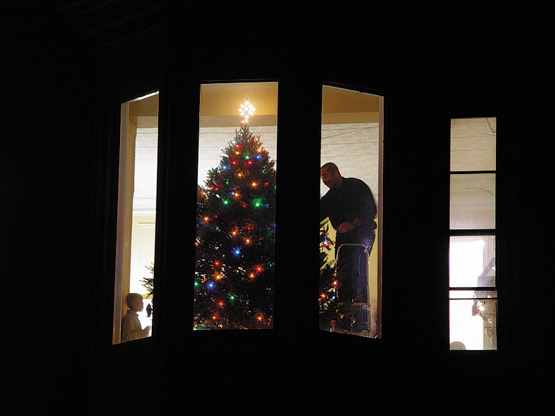 <b><i>9th - </i>Decorating the tree with dad</b><br>by Omar Abiera