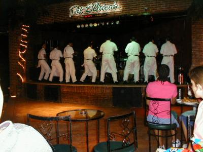 u19/tater1/medium/8681835.dancingwaiters.jpg