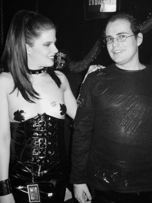 Dsc06022.jpg Gwen and Will http://www.poisonouskiss.com/femmedolyn/