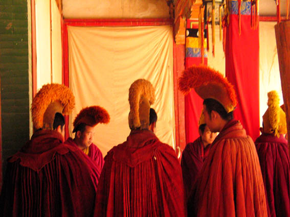 Kumbum monk huddle