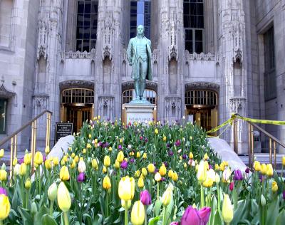 Nathan Hale statue in front of the Tribune Tower