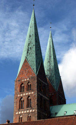 Lubeck-Dom Towers 671.jpg