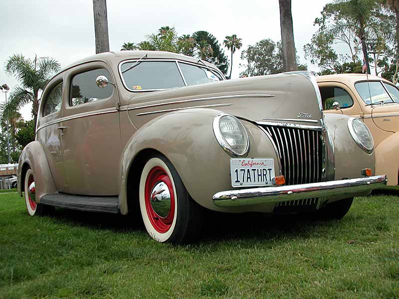 1939 Ford Deluxe two door sedan