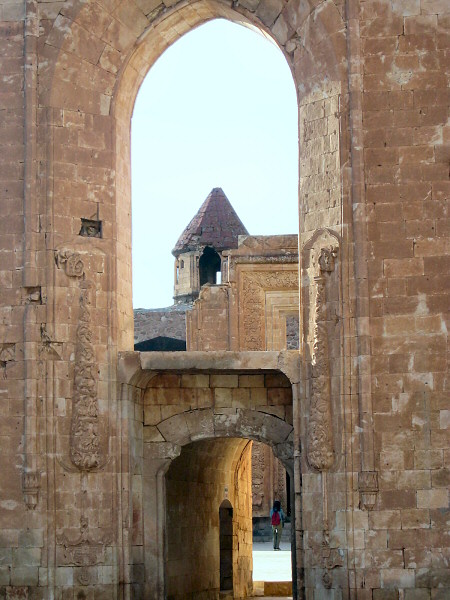 It had a mosque, a free eating area for<br> poor people, and a public bath.