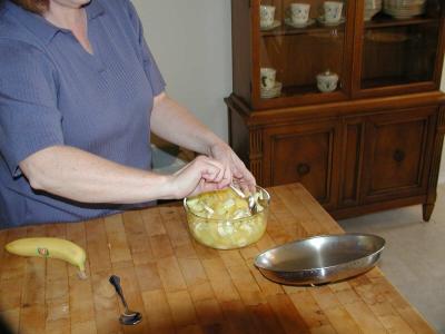 u20/bccgbob/medium/9169569.MixingtheFruitSalad.jpg