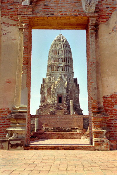 Wat Ratchaburana framed through the main gate