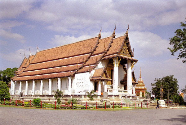 Wat Na Phra Men survived the Burmese invasion of 1767