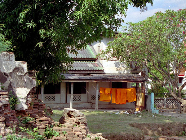 Monks quarters (by the orange laundry) near Wat Na Phra Men