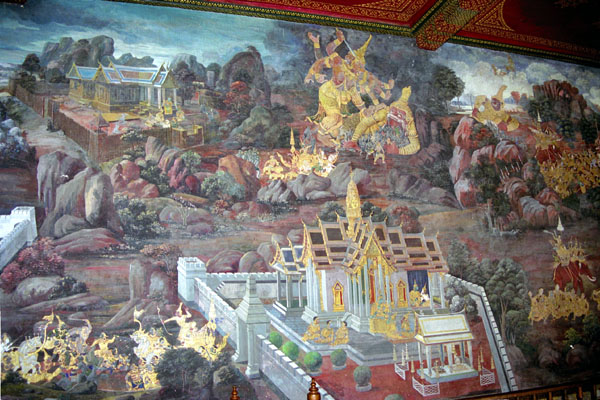 Murals cover the walls of the galleries surrounding Wat Phra Keo, depicting the Indian epic Ramakien (Ramayana)