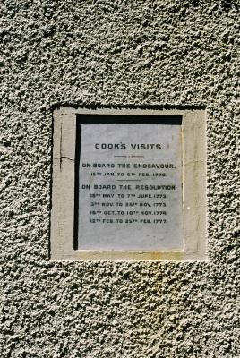 Plaque on Capt. Cook Memorial
