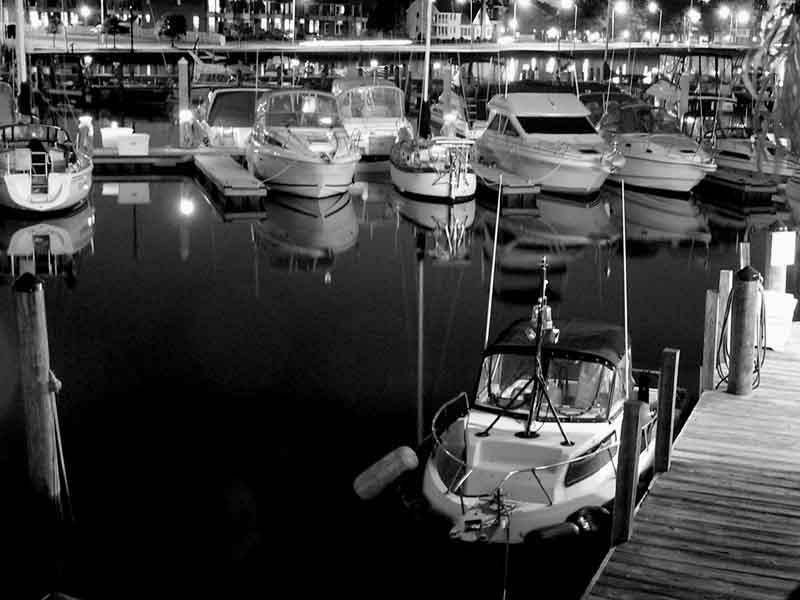 20 NOV 04 NIGHTIME BOATS