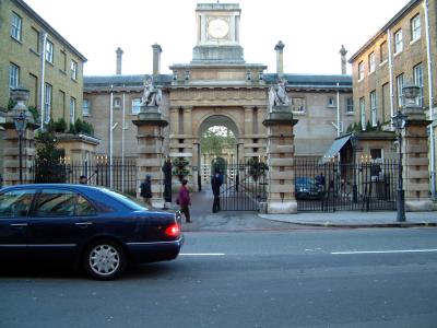 ..eyes right,The Royal Mews,they keep all the horses here,Kim,and allso the coaches and livery.......