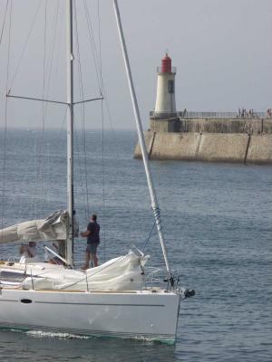 Yacht Enters Sable Harbour