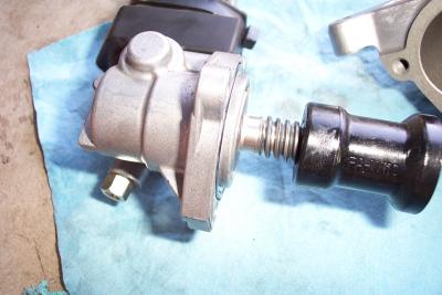 Here is a closer look at the plunger and worm drive on the motor