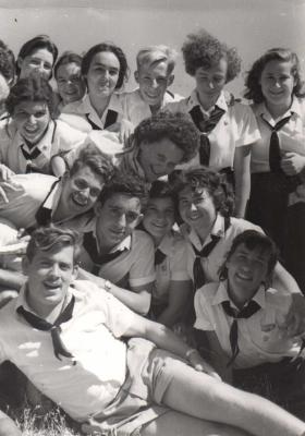 חבורה עם מיכה בחזית