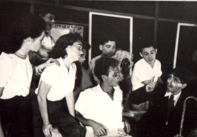 הצגת השממה ואתה - סצנה כללית