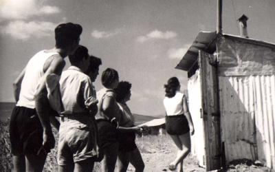 מחנה עבודה בעין דור - 1953 -- בתור ל...שרותים