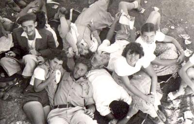 ביקור בתערוכת כיבוש השממה - 1953 - מנוחה