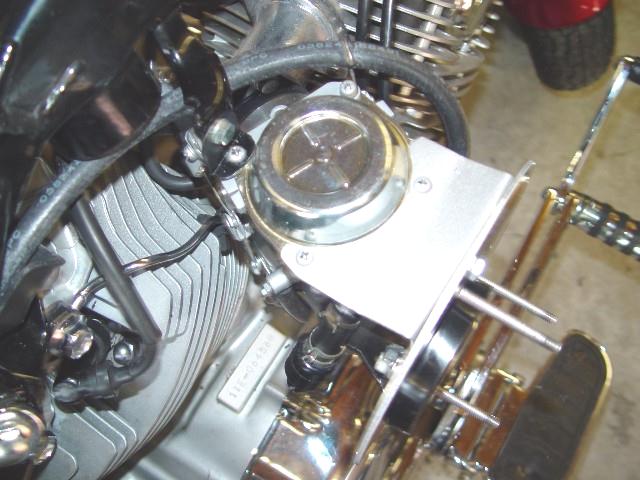 A SMALL L BRACKET FROM THE REAR BUGEYE MOUNT TO THE CARB HELPS SUPPORT THE CARB AND THE LARGE BRACKET SUPPORTS THE AIRCLEANER