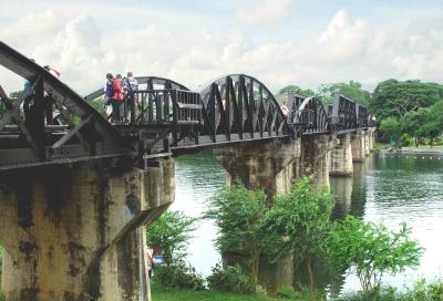 u20/jsearl_098/medium/9304875.BridgeontheRiverKwai.jpg