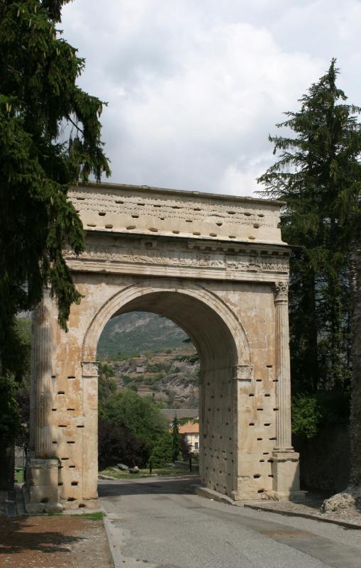 arc of triumph rear view