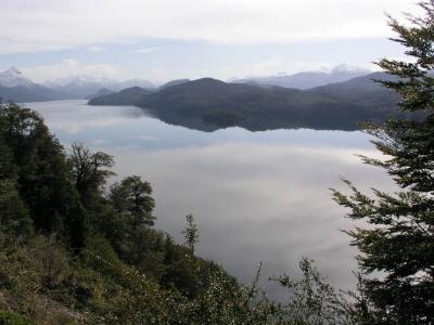 Lago Espejo, al cruzar la frontera